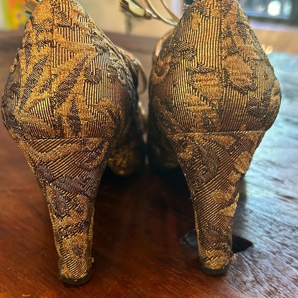 VINTAGE CHANEL gold shoes - Picture 3 of 8